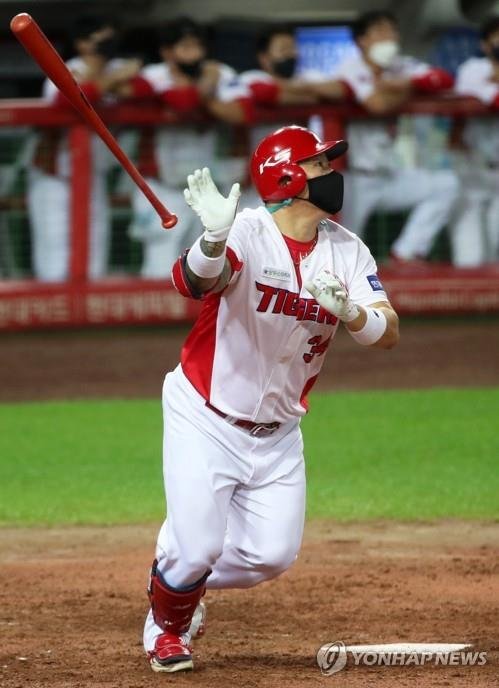 KIA 최형우의 '빠던' [연합뉴스 자료사진]