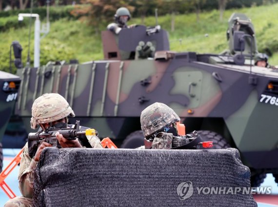 지난 8월 29일 오전 부산 동래구 아시아드 보조경기장에서 열린 '을지 자유의 방패'(UFS·을지프리덤실드) 한미합동방위훈련에서 도심 테러를 가정한 훈련이 펼쳐지고 있다. 사진=연합뉴스