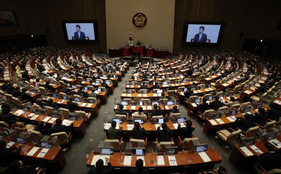 김진표 국회의장이 1일 오후 서울 여의도 국회 본회의장에서 열린 제400회 국회(정기회) 개회식에서 개회사를 하고 있다.사진=박범준 기자