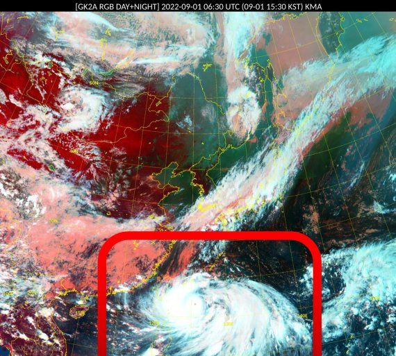 서울시는 초강력 제11호 태풍 힌남노가 북상함에 따라 인명과 재산을 보호하고 피해를 최소화하기 위해 선제적 대응에 총력을 다하겠다는 방침이다. 1일 오후 3시 30분 천리안 2A 기상위성에서 관측한 동아시아 RGB 주야간 합성 영상 /사진=기상청