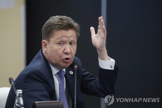 러 가스프롬 알렉세이 밀러 CEO epa10016197 Chairman of Gazprom Management Committee Alexey Miller speaks during the St. Petersburg International Economic Forum (SPIEF) in St. Petersburg, Russia, 16 June 2022. The 25th St.Petersburg International Economic Forum runs from 15 to 18 June 2022. EPA/ANATOLY MALTSEV