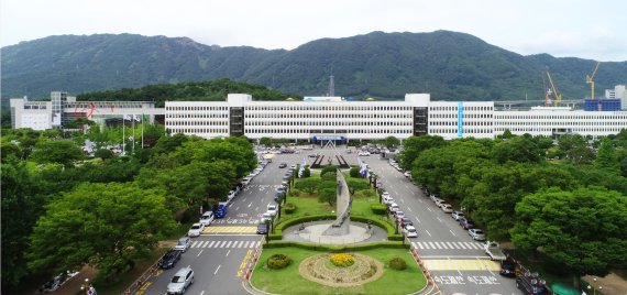 경상남도청 전경(경남도 제공)2018.7.10/뉴스1 ⓒ News1 강대한 기자