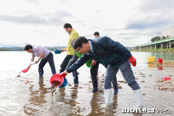 남양주시 미꾸라지 27만방류…동양하루살이 방제