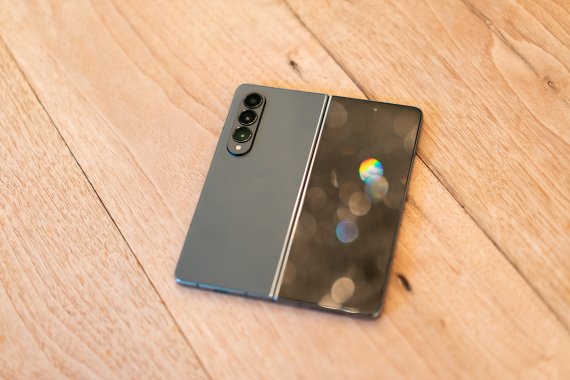 갤럭시Z 폴드4 카메라는 갤럭시S22 수준으로 올라왔다.