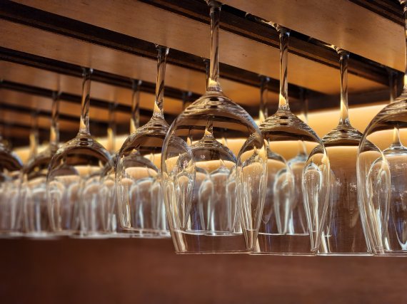 인물모드 촬영 시 유리 재질 피사체 분리도 잘 해낸다.