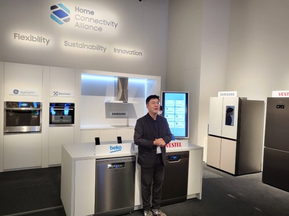 삼성 앱으로 GE 오븐 작동…13개사 가전 연동하니 에너지 절감 [IFA 2022]