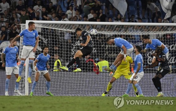 시즌 2호골 넣은 김민재 epa10158121 Napoli's Min-jae Kim (4-L) scores the 1-1 goal during the Italian Serie A soccer match between SS Lazio and SSC Napoli at the Olimpico stadium in Rome, Italy, 03 September 2022. EPA/Riccardo Antimiani