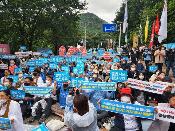 사드 철회 성주대책위와 주민 600여명이 3일 오후 경북 성주군 초전면 소성리 진밭교 일대에서 '불법사드 원천무효'를 주장하며 대규모 집회를 열고 있다. 사진=사드철회 소성리 종합상황실 제공