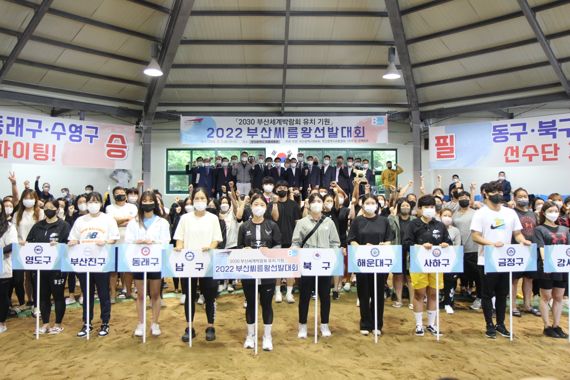 지난 3일 서구 부산광역시씨름체육관에서 열린 '2022 부산씨름왕선발대회'에 출전한 16개 구군 선수들이 행사에 임하고 있다. 사진=부산광역시체육회 제공