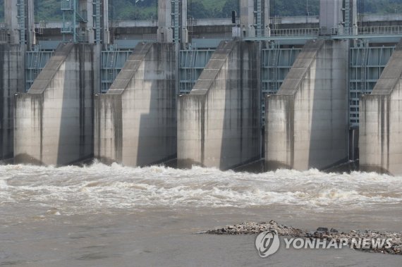 軍 "북한 황강댐 일부 방류… 임진강 수위는 안정적"