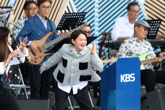 "우리 먼저 녹화해놓고" 송해 고향 대구시민 김신영 전국노래자랑에 화났다