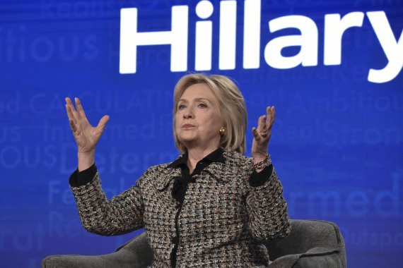 [패서디나=AP/뉴시스]A ex-secretária de Estado Hillary Clinton fala no evento Winter Television Critics Press Tour 2020 em Pasadena, Califórnia, no dia 17.  22.01.2020.