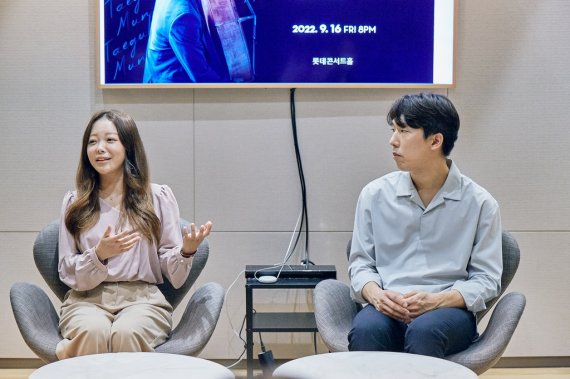 기타리스트 박규희(왼쪽)와 첼리스트 문태국(오른쪽) [롯데콘서트홀 제공. 재판매 및 DB 금지]