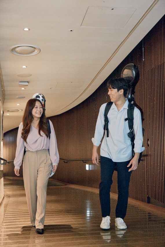 기타리스트 박규희(왼쪽)와 첼리스트 문태국(오른쪽) [롯데콘서트홀 제공. 재판매 및 DB 금지]