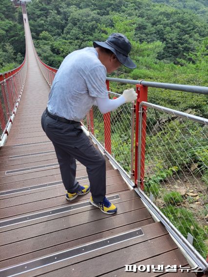 파주 감악산 출렁다리 보수. 사진제공=파주도시관광공사