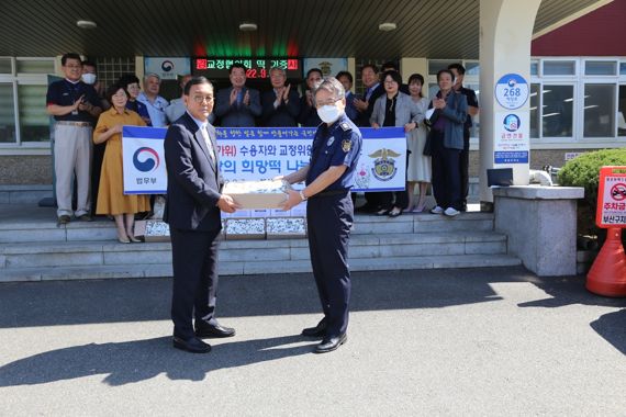 부산구치소 교정협의회, 수용자 2000명분 백설기 추석 떡 전달