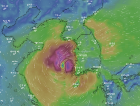윈디닷컴'은 태풍 므르복이 발생할 조짐이 있다고 내다봤다. 므르복은 일본 남쪽 해상에서 세력을 키우다 제12호 태풍 무이파(Muifa)가 소멸한 이후 오는 14일 제주 인근 해상으로 접근할 것으로 예측되고 있다. 윈디닷컴 사이트 캡처