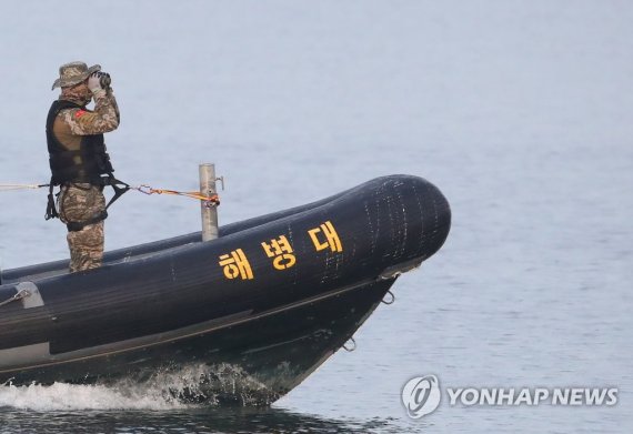 軍, 강화도 한강 하구서 20대 남성 구조…'대공혐의점 없어'(종합)