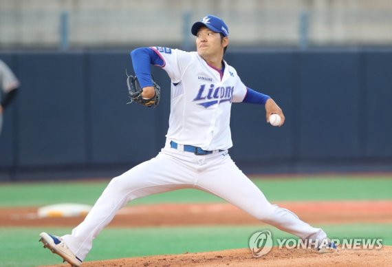 역투하는 삼성 백정현 역투하는 삼성 백정현 (포항=연합뉴스) 김현태 기자 = 26일 오후 경북 포항야구장에서 열린 '2022 신한은행 SOL KBO리그' 한화 이글스와 삼성 라이온즈의 경기. 2회 초 삼성 선발투수 백정현이 역투하고 있다. 2022.7.26 mtkht@yna.co.kr (끝) .