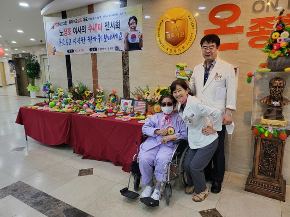 추석 고향집 향수 새록새록..'특별한' 수세미 공예전시회 눈길