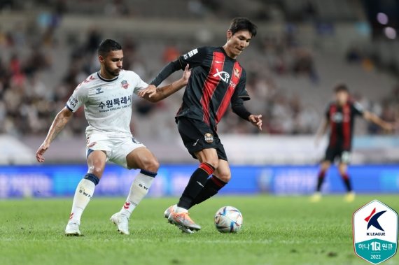 수원FC와 FC서울의 10일 경기 모습. [한국프로축구연맹 제공. 재판매 및 DB 금지]