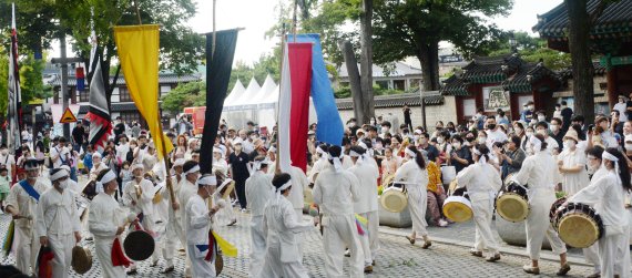 전주한옥마을 관광 인기 '여전'…2달간 305만명