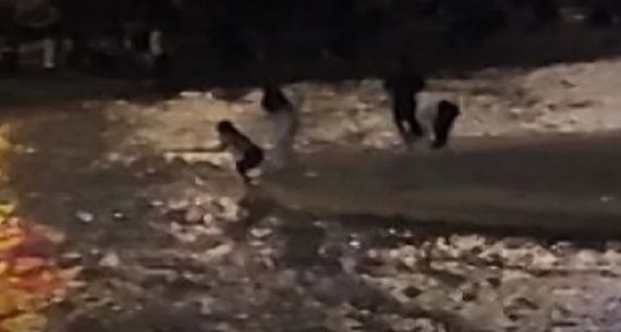 불어난 한강 물로 한강 수변공원 야외무대에 갇힌 시민들이 급히 대피하는 일이 벌어졌다. YTN 보도화면 캡처