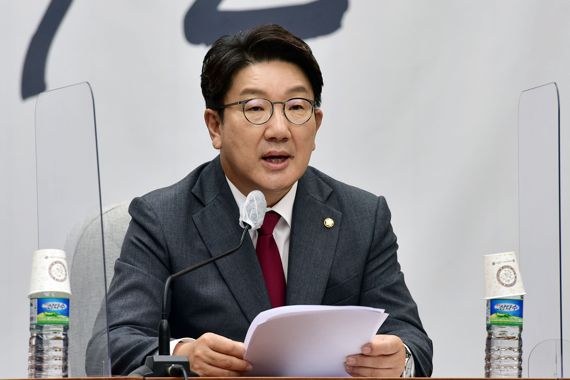 권성동 국민의힘 의원이 지난 9월 서울 여의도 국회에서 열린 원내대책회의에서 발언을 하고 있다. 사진=박범준 기자