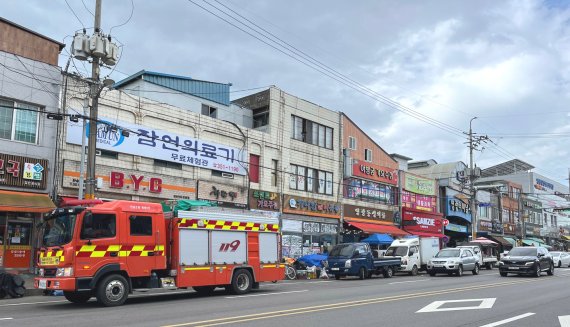 [무안=뉴시스] 전남소방본부 소속 영광소방서 119가 추석 연휴 특별경계근무 기간에 신고를 받고 긴급출동 하고 있다. (사진=전남소방본부 제공) 2022.09.13. photo@newsis.com *재판매 및 DB 금지