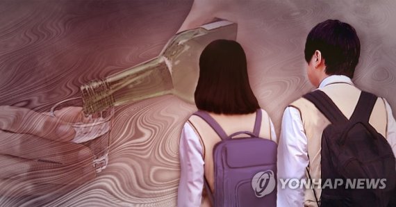 주류업계가 친숙한 이미지로 마케팅을 하면서 청소년들에게 음주를 권장한다는 우려의 목소리가 커지고 있다. /연합뉴스