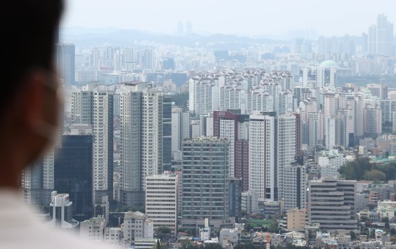 서울 남산에서 바라본 아파트 단지. 연합