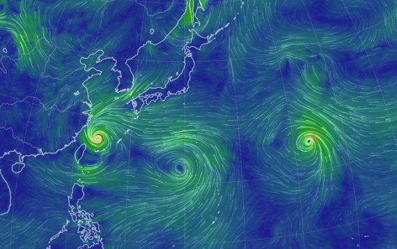 O tufão 12 'MUIFA' e o tufão 13 'MERBOK' não devem ter um impacto significativo na Península Coreana, enquanto o tufão número 14 'NANMADOL' é uma nova variável.  De acordo com a Administração Meteorológica da Coreia no dia 13, o tufão Muypa estava avançando para nordeste a 8 quilômetros por hora no mar a 260 quilômetros a leste de Taipei, Taiwan, às 3h do dia 13. O tufão tem uma pressão central de 965 hectopascais, um raio do vento de Forte 250 km, velocidade máxima do vento de 37 m/s (133 km/h), um estágio 
