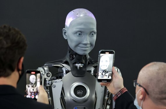 지난 1월 미국 라스베이거스에서 열린 'CES 2022'에서 영국의 로봇기업 엔지니어드아트의 휴머노이드 로봇 아메카가 전시돼 있다. 2022.1.7/뉴스1 ⓒ News1 조태형 기자