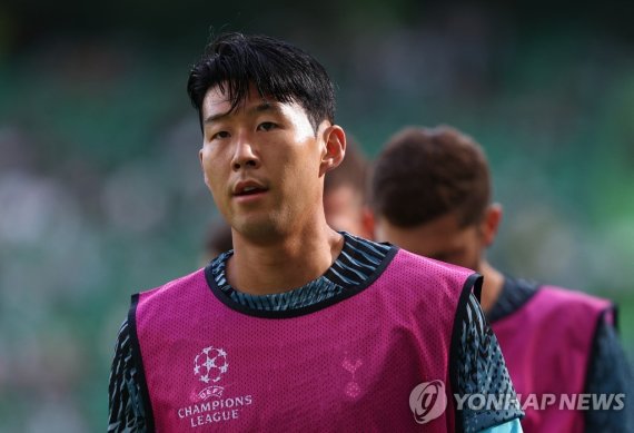 손흥민 Soccer Football - Champions League - Sporting CP v Tottenham Hotspur - Estadio Jose Alvalade, Lisbon, Portugal - September 13, 2022 Tottenham Hotspur's Son Heung-min during the warm up REUTERS/Rodrigo Antunes