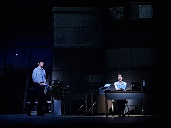 [서울=뉴시스]한재혁 기자=뮤지컬 '어차피 혼자' 공연 사진. 2022.09.15. saebyeok@newsis.com