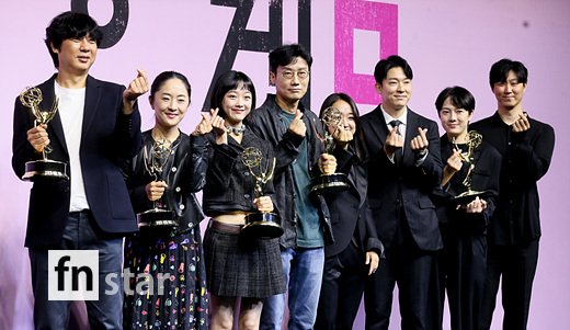[포토] 오징어게임, '모두가 함께 하트'