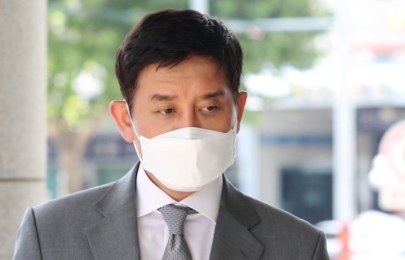 '검사 술 접대 의혹' 김봉현 법정 미출석 "선고 연기"