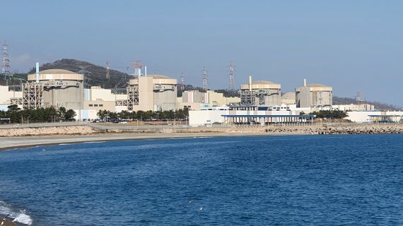 한국수력원자력(주)월성원자력본부 월성 1호기(오른쪽). 뉴스1