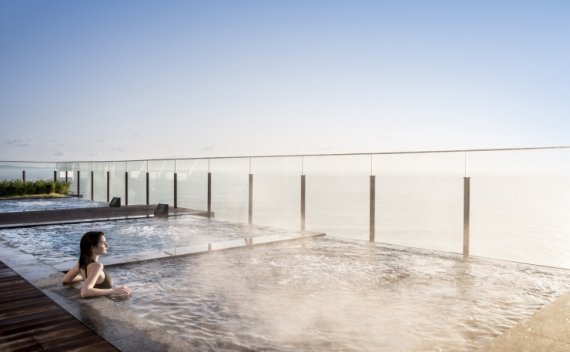 아난티 힐튼 부산의 맥퀸즈 풀