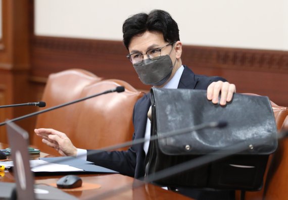 한동훈 "반의사불벌죄 즉각 폐지…법과 현실 간극 메울 것"