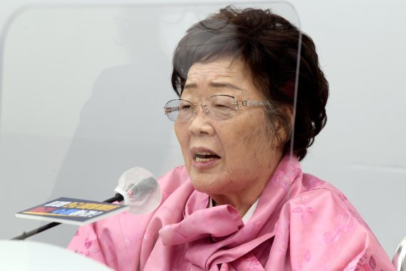 일본군 위안부 피해자 이용수 할머니가 지난해 11월1일 오후 서울 여의도 국회를 찾아 김기현 국민의힘 원내대표와의 면담에서 인사말을 하고 있다./사진=뉴스1