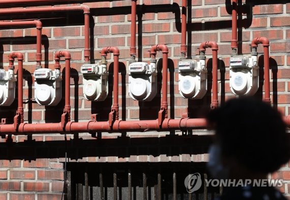 19일 서울 시내 주택가의 가스 계량기 모습./연합뉴스