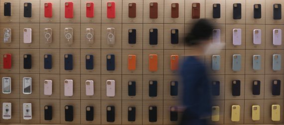 [서울=뉴시스] 김금보 기자 = 22일 오전 서울 송파구 애플스토어 잠실점에서 미디어프리뷰행사가 진행되고 있다. 오는 24일 롯데월드몰 1층에 정식 개점하는 애플스토어 잠실점은 지난 4월 문을 연 명동점에 이은 국내 4호점이다. 2022.09.22. kgb@newsis.com