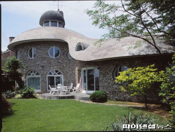 건축가 김중업 작품- 한남동 이강홍 주택(1979년 작). 사진제공=안양문화재단