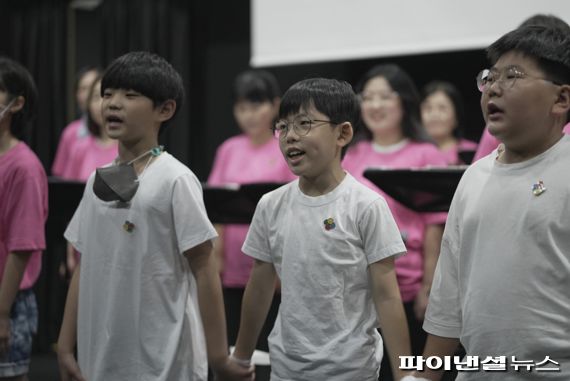 의정부문화재단 프로그램 ‘예술로 [ ] 좁히기’ 합창반. 사진제공=의정부문화재단