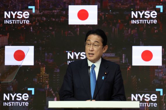 제77회 유엔총회 참석을 위해 미국을 방문한 기시다 후미오 일본 총리가 22일(현지시간) 뉴욕증권거래소(NYSE)를 방문해 연설하고 있다. 사진=뉴욕 로이터·연합뉴스
