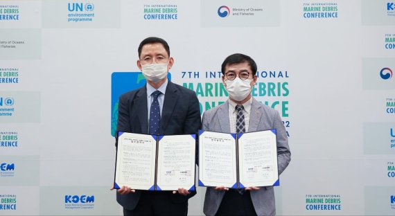 [서울=뉴시스] 해양환경공단이 ㈜코리아세븐과 해양쓰레기 저감을 위한 업무협약을 체결했다.