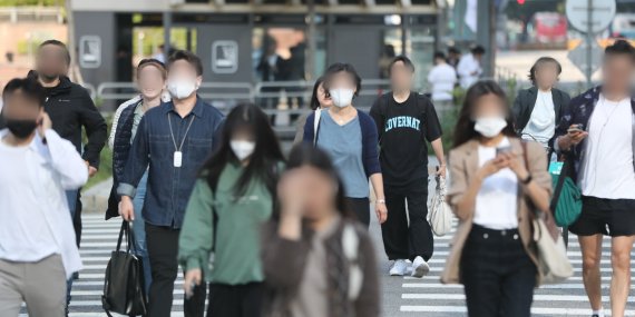 23일 서울 도심 출근길 시민들 모습. 2022.9.23/뉴스1 ⓒ News1 허경 기자