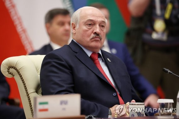 알렉산드르 루카셴코 벨라루스 대통령 SAMARKAND, UZBEKISTAN - SEPTEMBER 16, 2022: Belarus' President Alexander Lukashenko takes part in the 22nd Summit of the SCO Council of Heads of State at the Samarkand Tourist Centre. Sergei Bobylev/TASS