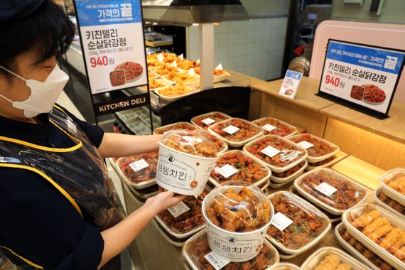 이마트, 피코크 비밀연구소 '조청 순살 닭강정' 300t 팔렸다